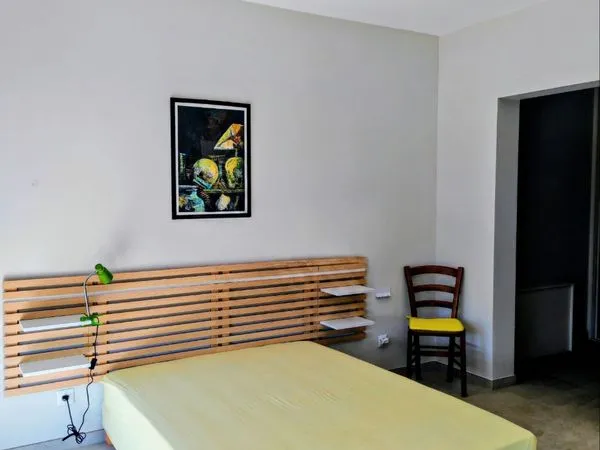 Colocation dans maison de 120 m2 chambre avec un grand dressing, SDB, WC et frigo privatif