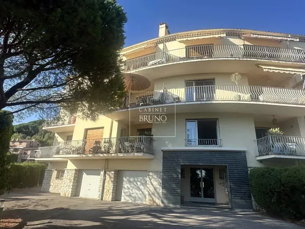 3 PIECES 85 m² - Cannes Croix des Gardes