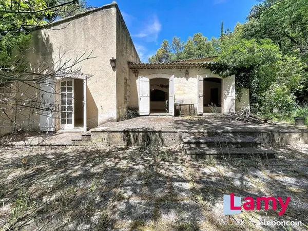 Maison 9 pièces 325 m²