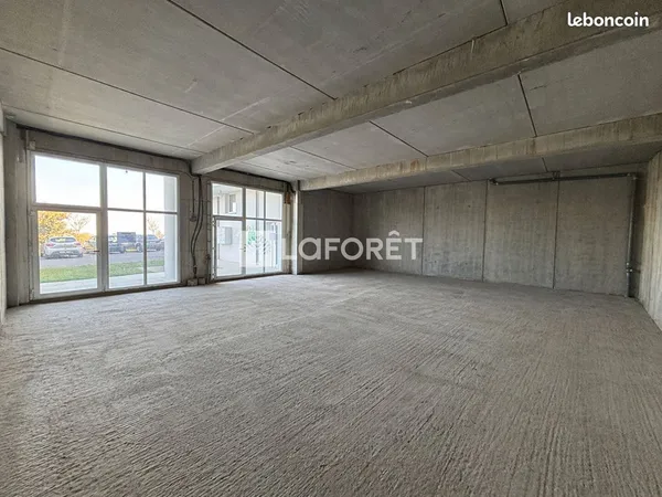 Local 123 m² BARAQUEVILLE