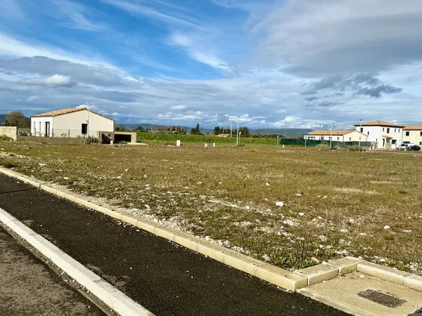 OFFRE EXCLUSIVE Terrain à bâtir viabilisé à Pierrelatte FRAIS DE NOTAIRE OFFERTS !