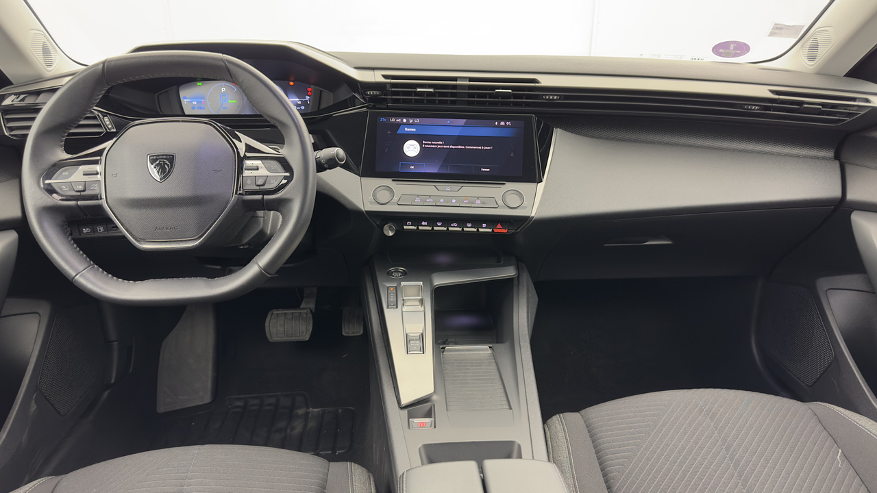 Peugeot 308 SW PHEV 180 e-EAT8 — photo 20