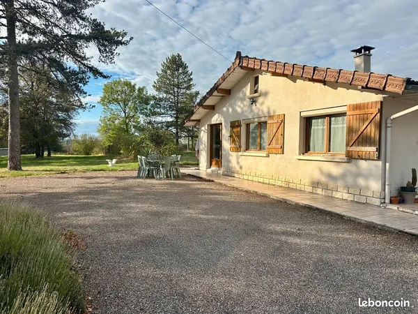 Maison meublée + 2,5 ha + box cheval ou moutons - Grosbois - 950 HC