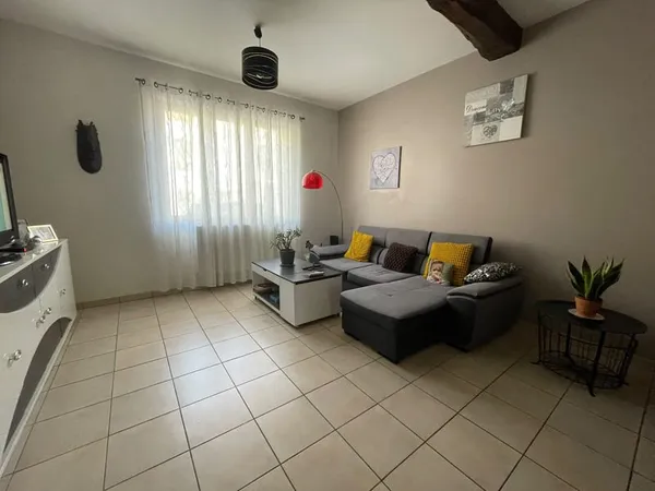 Maison de village avec cour