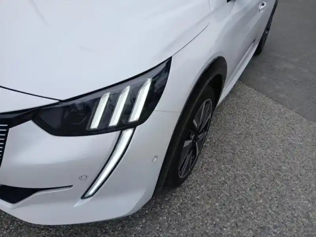 Peugeot 208 electrique 50 kwh 136ch gt — photo 14