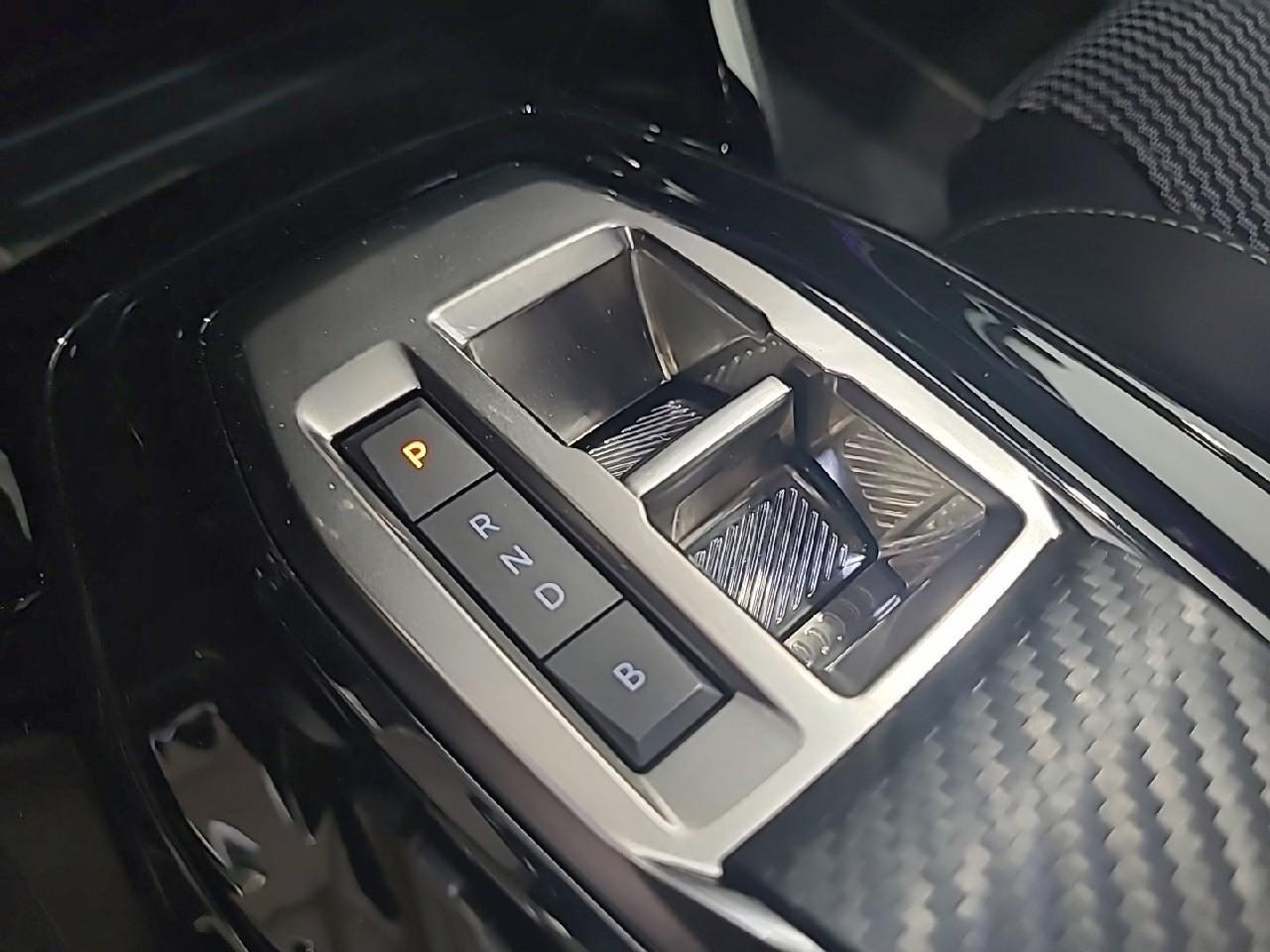 Peugeot 2008 electrique 54 kwh 156 ch gt — photo 17