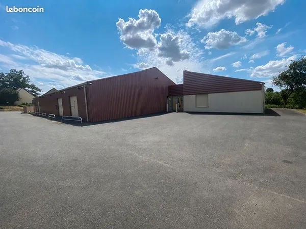 Local 580 m² LA FERTE BERNARD