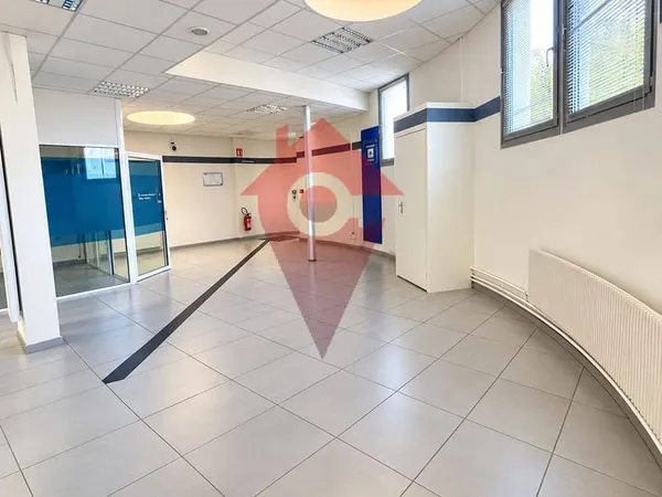 Local commercial 277 m²