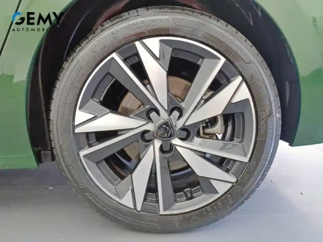Peugeot 308 phev 180 e-eat8 — photo 10