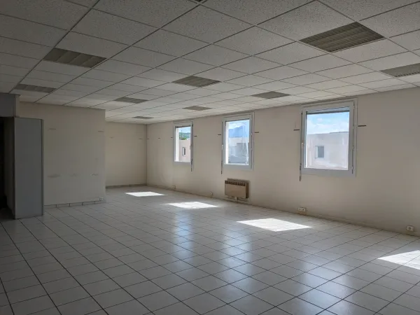 Bureau 4 pièces 372 m²