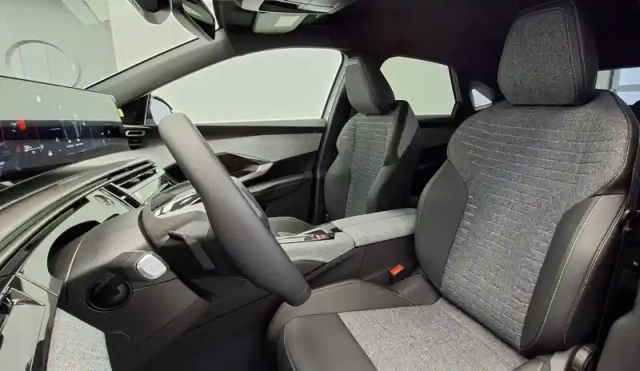 Peugeot 3008 hybrid 145 e-dcs6 — photo 10