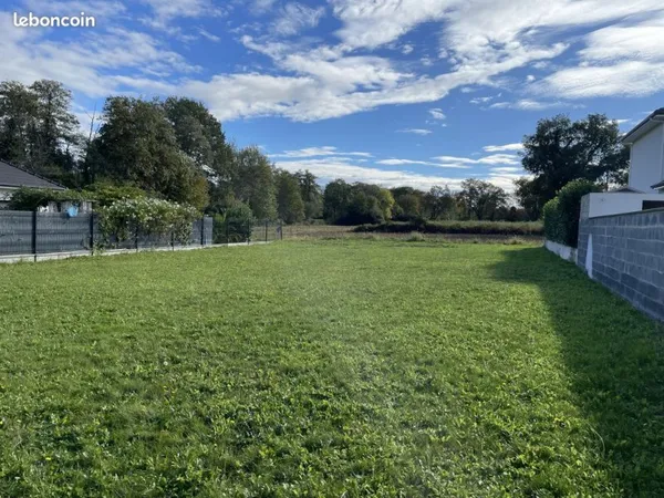 Terrain 823 m² Idron