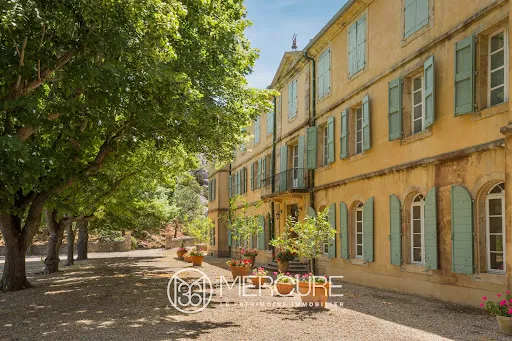 Château 38 pièces 1834 m²
