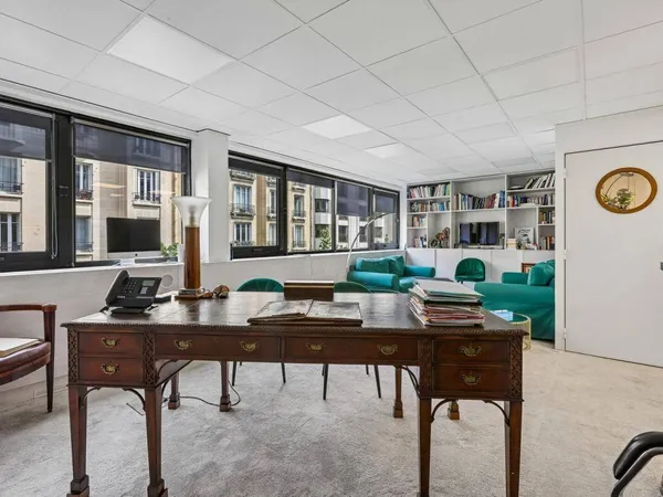 Bureaux 742 m²