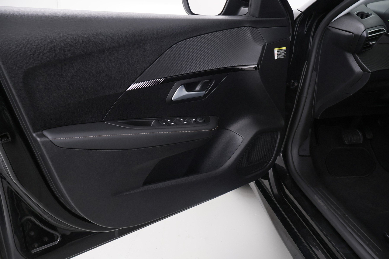 Peugeot 208 — photo 16