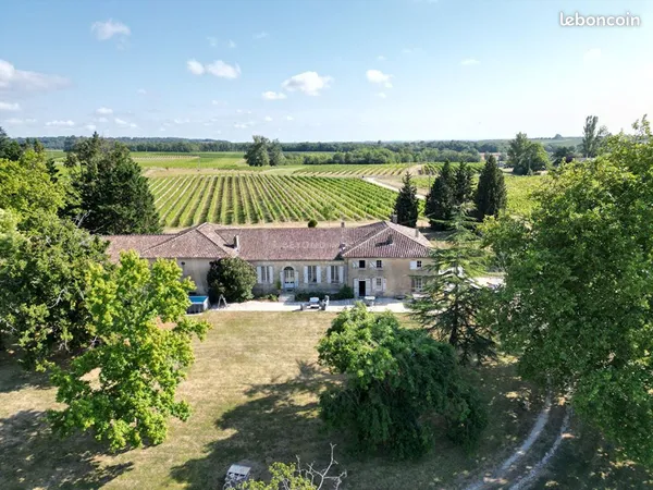 Propriété 10 pièces 379 m²