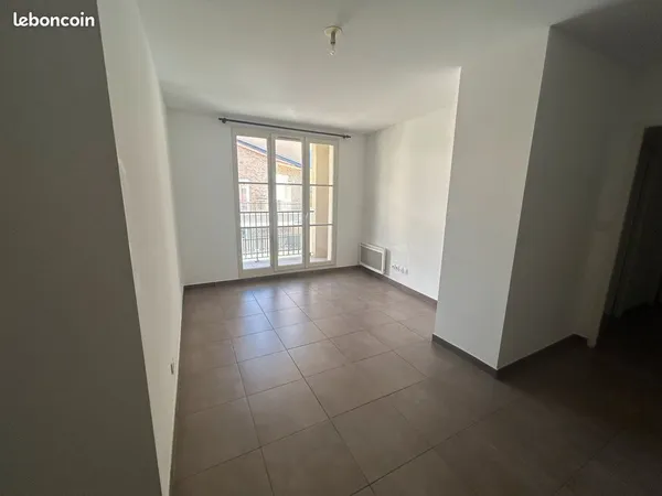 Appartement T3 58m2 avec balcon et cave en centre-ville de Hyères