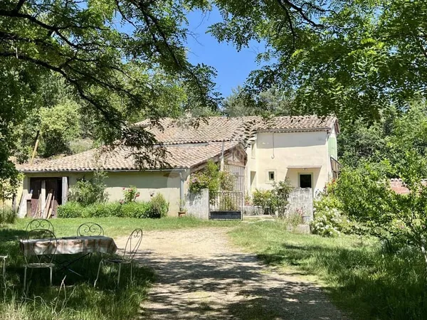 Mas provençal 8 pièces 224 m²