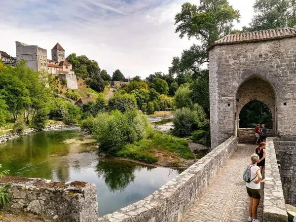 Ancienne halle à vendre à Sauveterre-de-Béarn