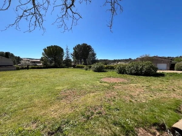 Terrain 1121 m²
