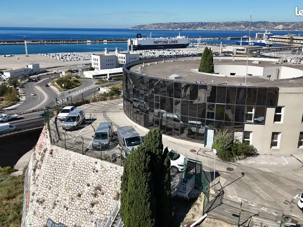 Immeuble bureaux et stockage