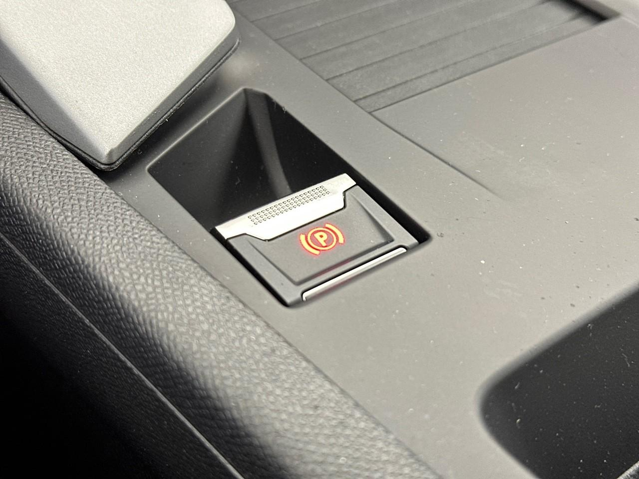 Peugeot 308 sw puretech 130ch s&s eat8 active pack — photo 29
