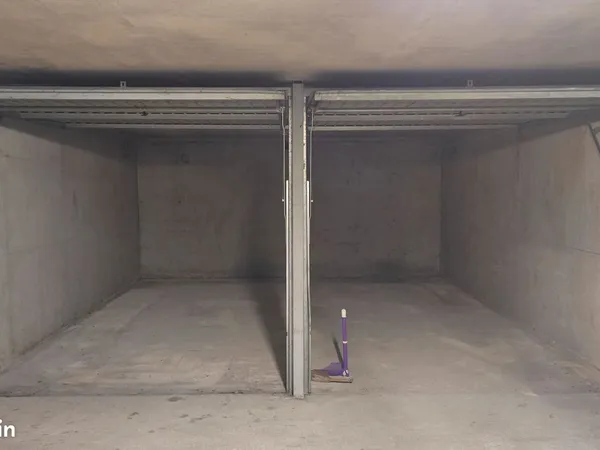 Garage double fermé