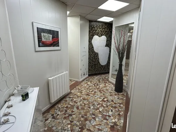 Local commercial 92,6 m² transformable en 1 ou 2 appartements - Grenoble Centre
