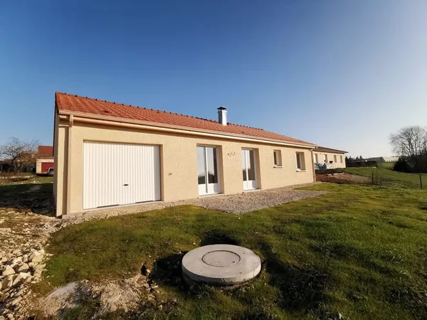 Pavillon type F4 plein-pied avec garage et jardin