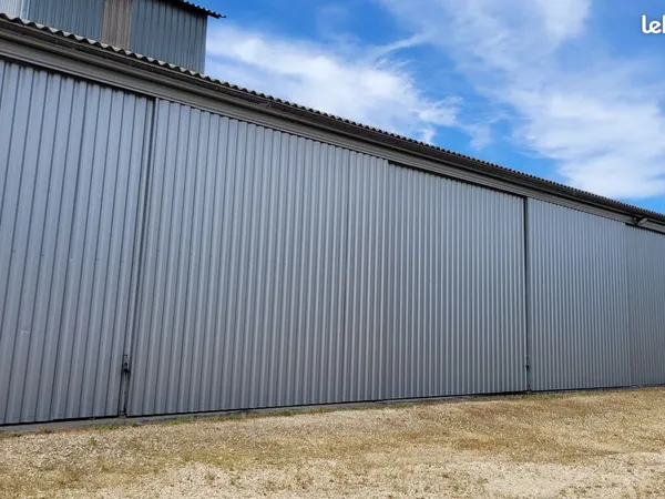 Entrepot de stockage 150 m2 secteur N4 Paris Est