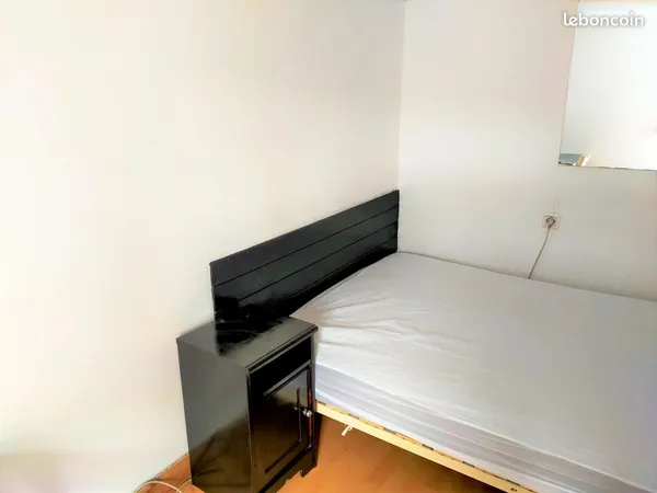 Chambre meublée 375