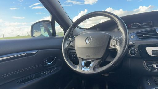 Renault Grand Scenic 1.6 dCi 130 - Bose Edition – 2015 – 131155 km – Diesel – Boîte Manuelle — photo 32