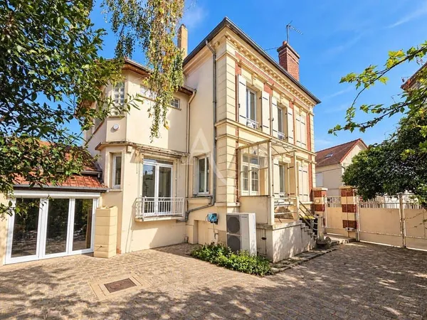 Maison 9 pièces 207 m²