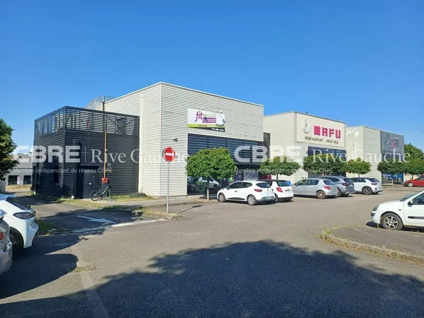 Local industriel 450 m²