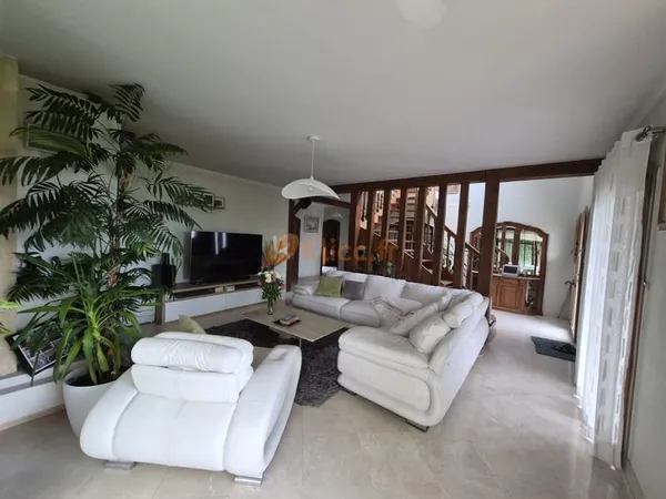 Maison 172m2 avec chambre en rez de chaussée à Déville-Les-R
