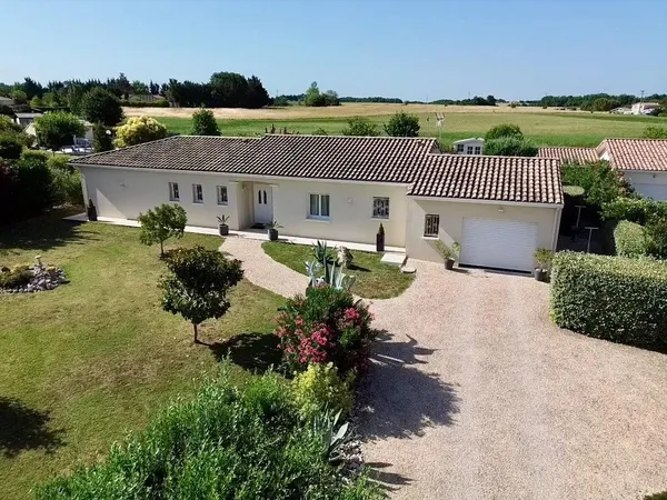 Plain-pied 133 m², DPE A, terrain 1919 m²