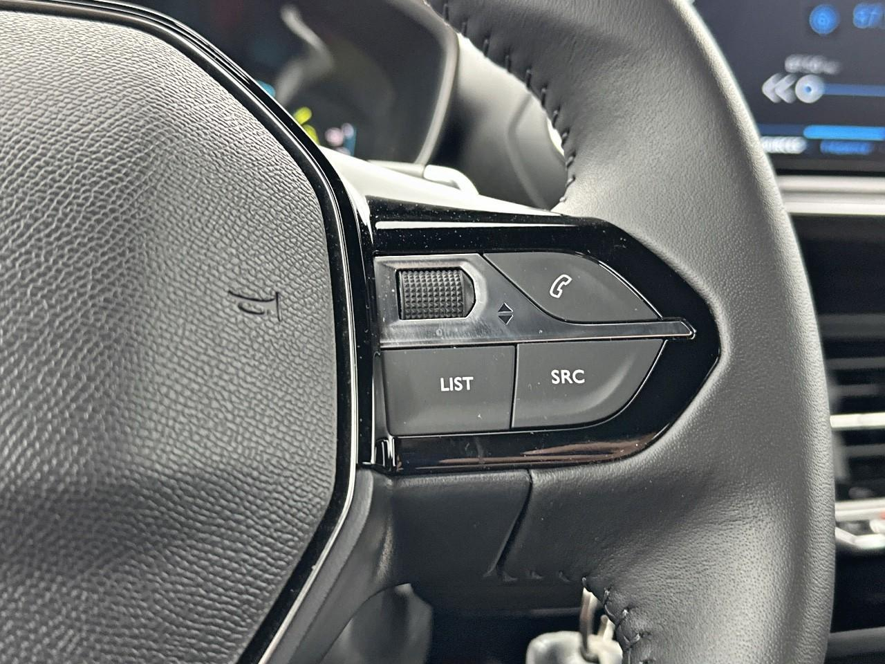 Peugeot 2008 hybrid 145 e-dcs6 style — photo 19