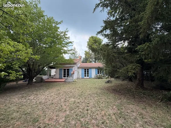 À quelques minutes de Fontaine de Vaucluse - Maison de plain-pied de 120 m², 5 pièces, avec grand ja