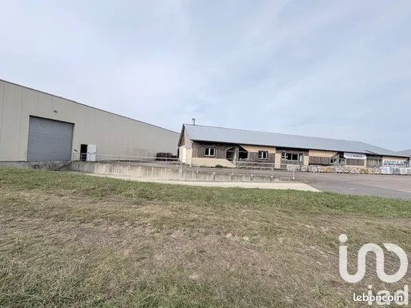 Local 10 pièces 2105 m²
