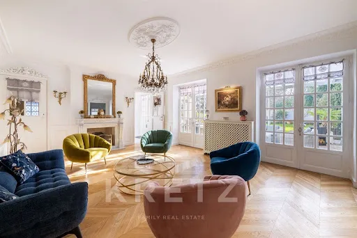 Maison 8 pièces 236 m²