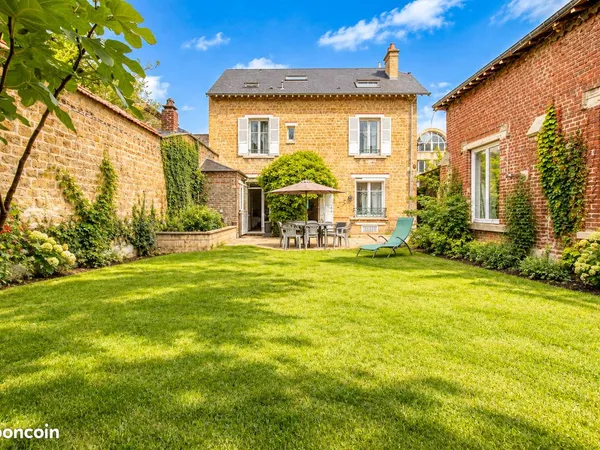 Maison 12 pièces 250 m²