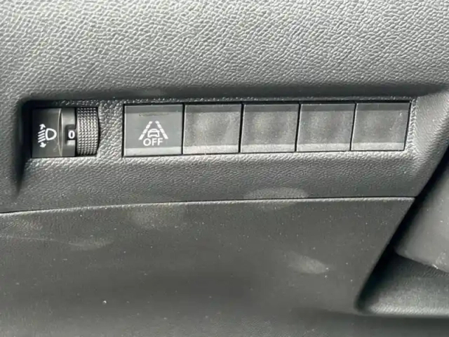 Peugeot 2008 e- 136ch allure — photo 12