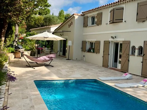 Villa avec piscine à louer