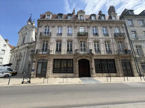 Bureau et espace de travail Location Besançon 2562€