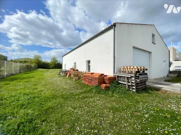 Local d'activités 2 pièces 227 m²