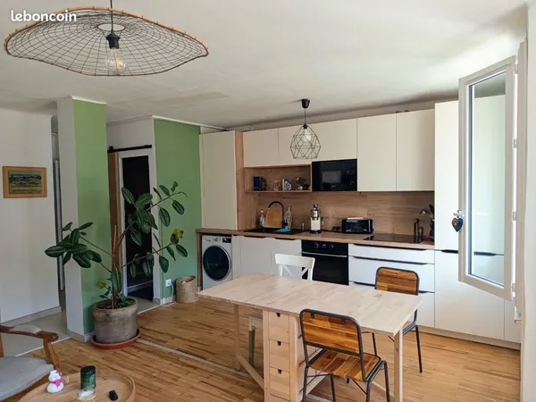 Appartement 60 m2 et trois chambres refait à neuf