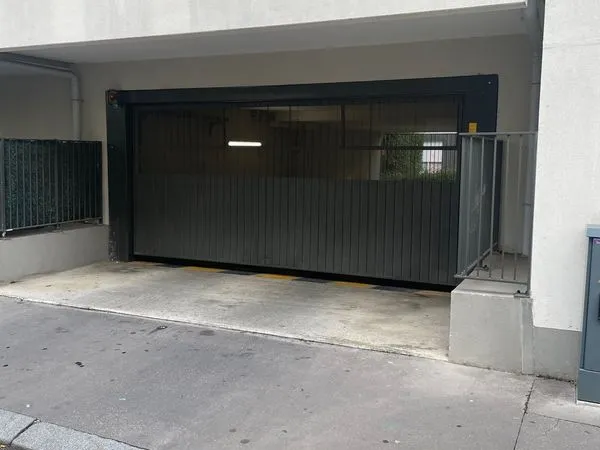 Place de parking en sous-sol sécurisé