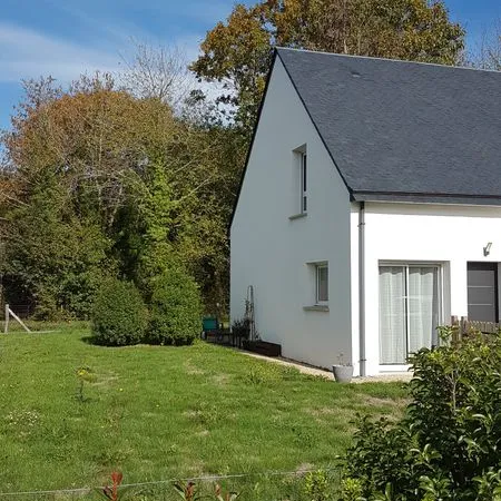 Maison Surzur bourg, dans un environnement calme et boisé