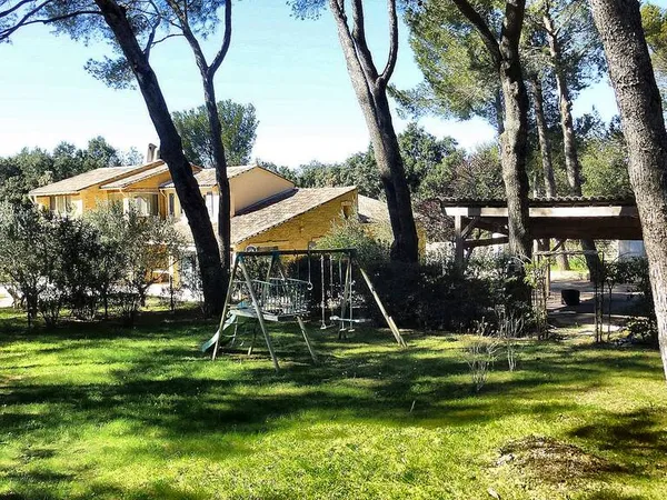 Maison 10 pièces 345 m²
