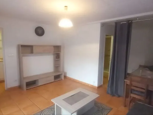 T1 avec jardin et vue, Toulon ouest limite Revest